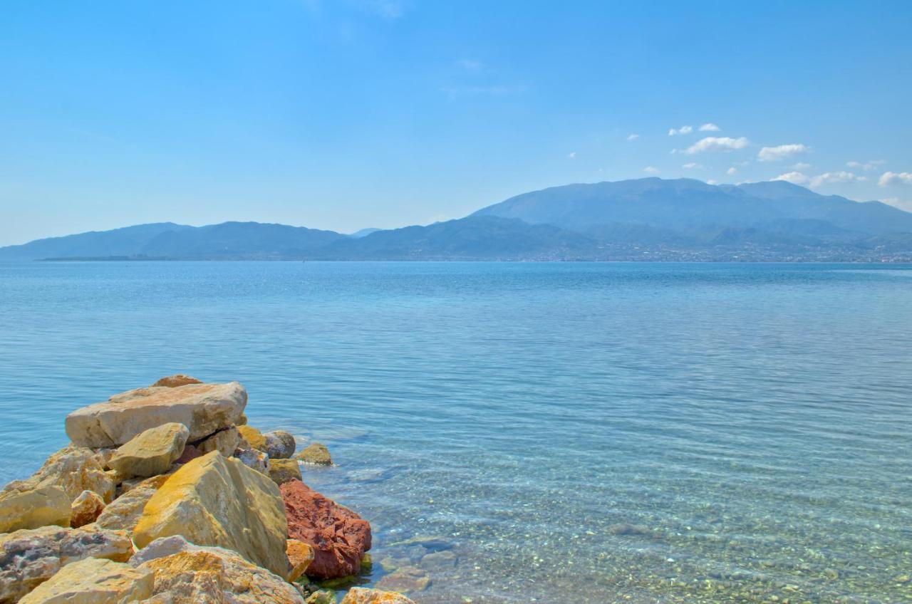 Epipleon Luxury Suites -105- Δωμάτιο 35Τμ Με Βεράντα 35Τμ Μπροστά Στη Θάλασσα Nafpaktos Exterior foto