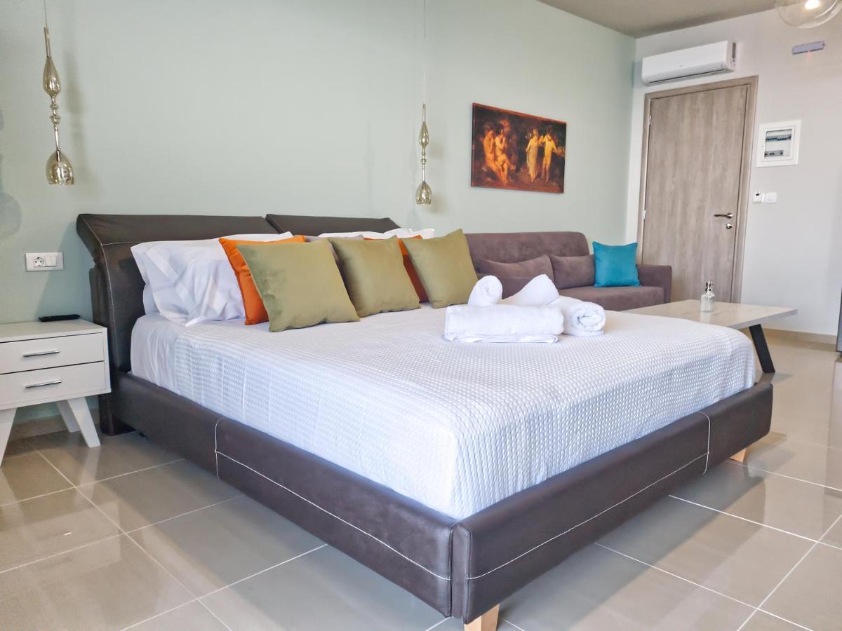 Epipleon Luxury Suites -105- Δωμάτιο 35Τμ Με Βεράντα 35Τμ Μπροστά Στη Θάλασσα Nafpaktos Exterior foto